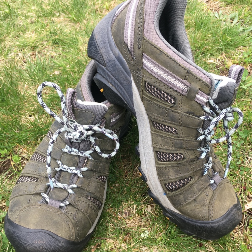 Keen 8.5 vented hiking shoe excellent condition